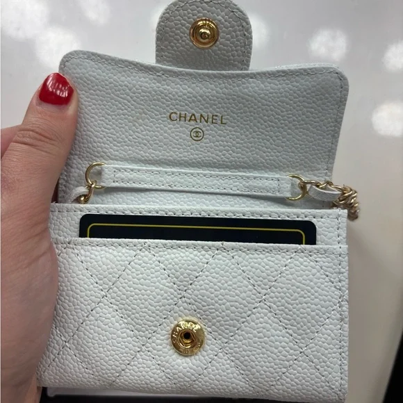 Chanel White Textured Crossbody Bag with Gold Chain - Picture 3 of 10